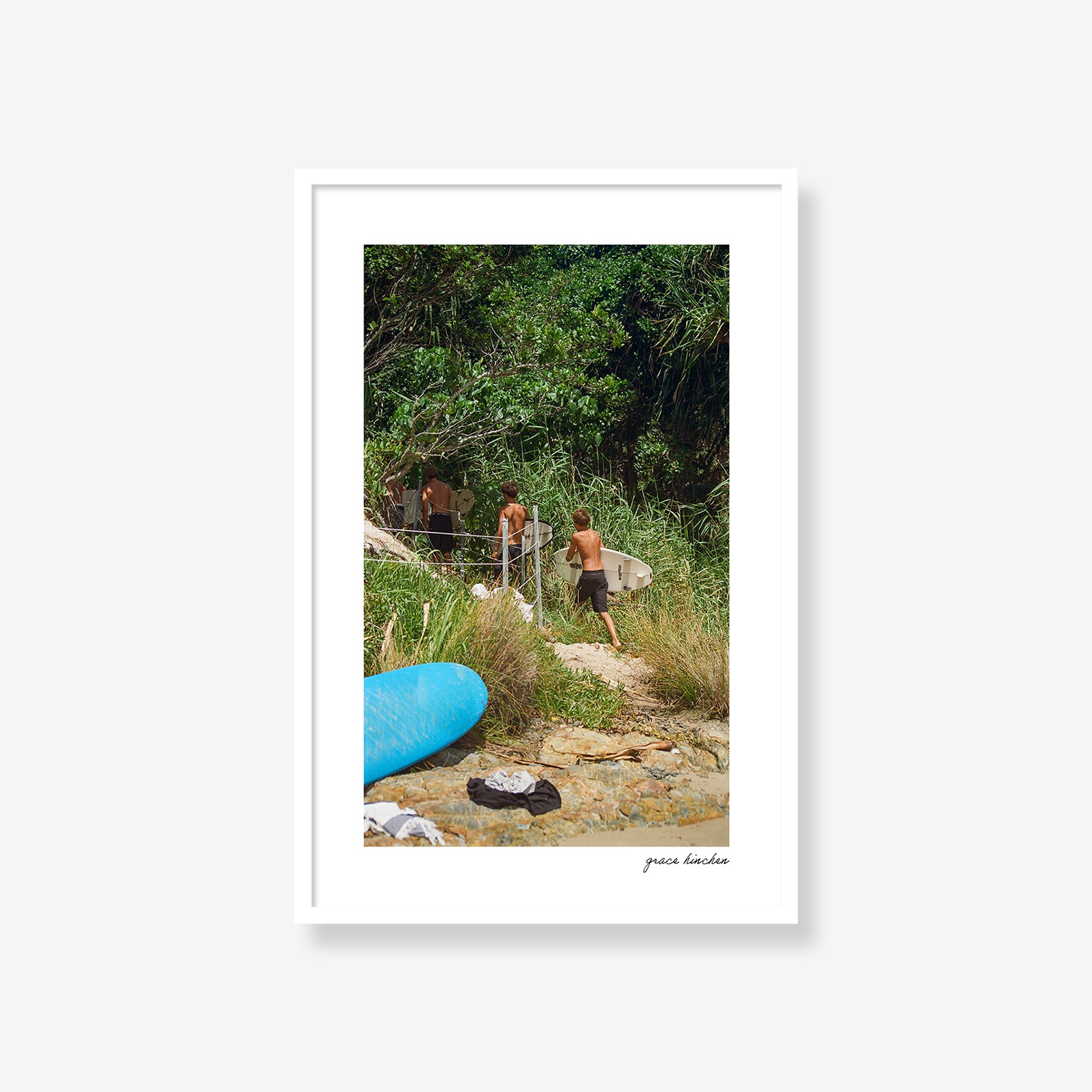 Surfers Access The Pass, Byron Bay