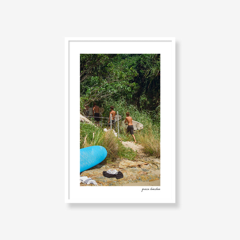 Surfers Access The Pass, Byron Bay