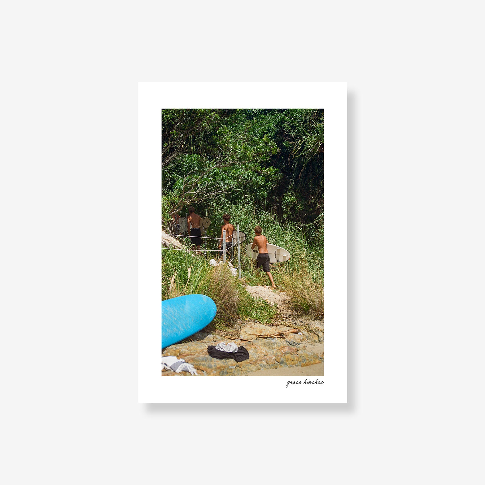 Surfers Access The Pass, Byron Bay