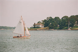 Sailing Into Dering Harbor